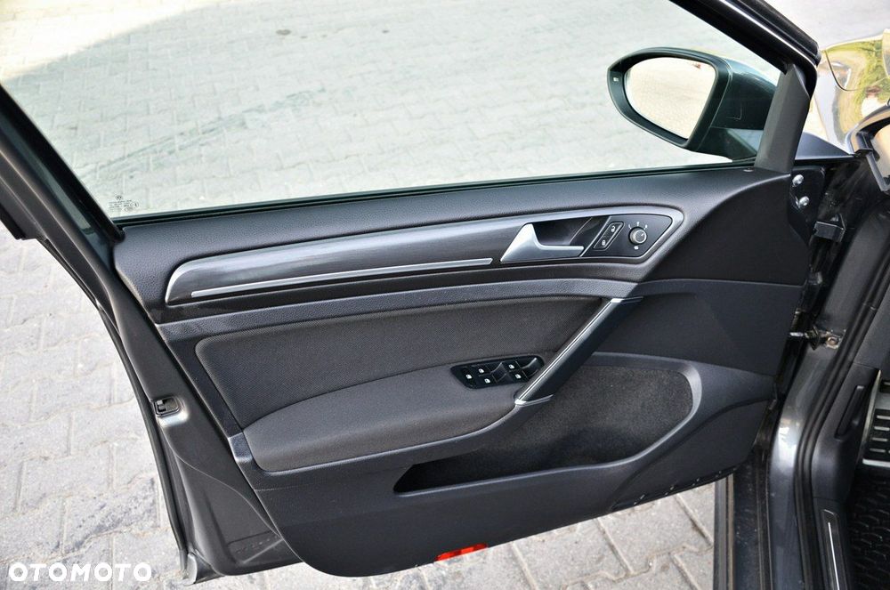 Volkswagen Golf - 17