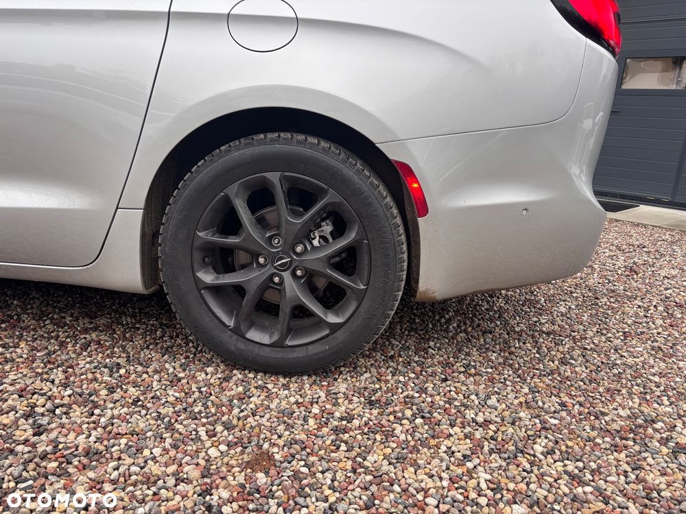 Chrysler Pacifica - 9