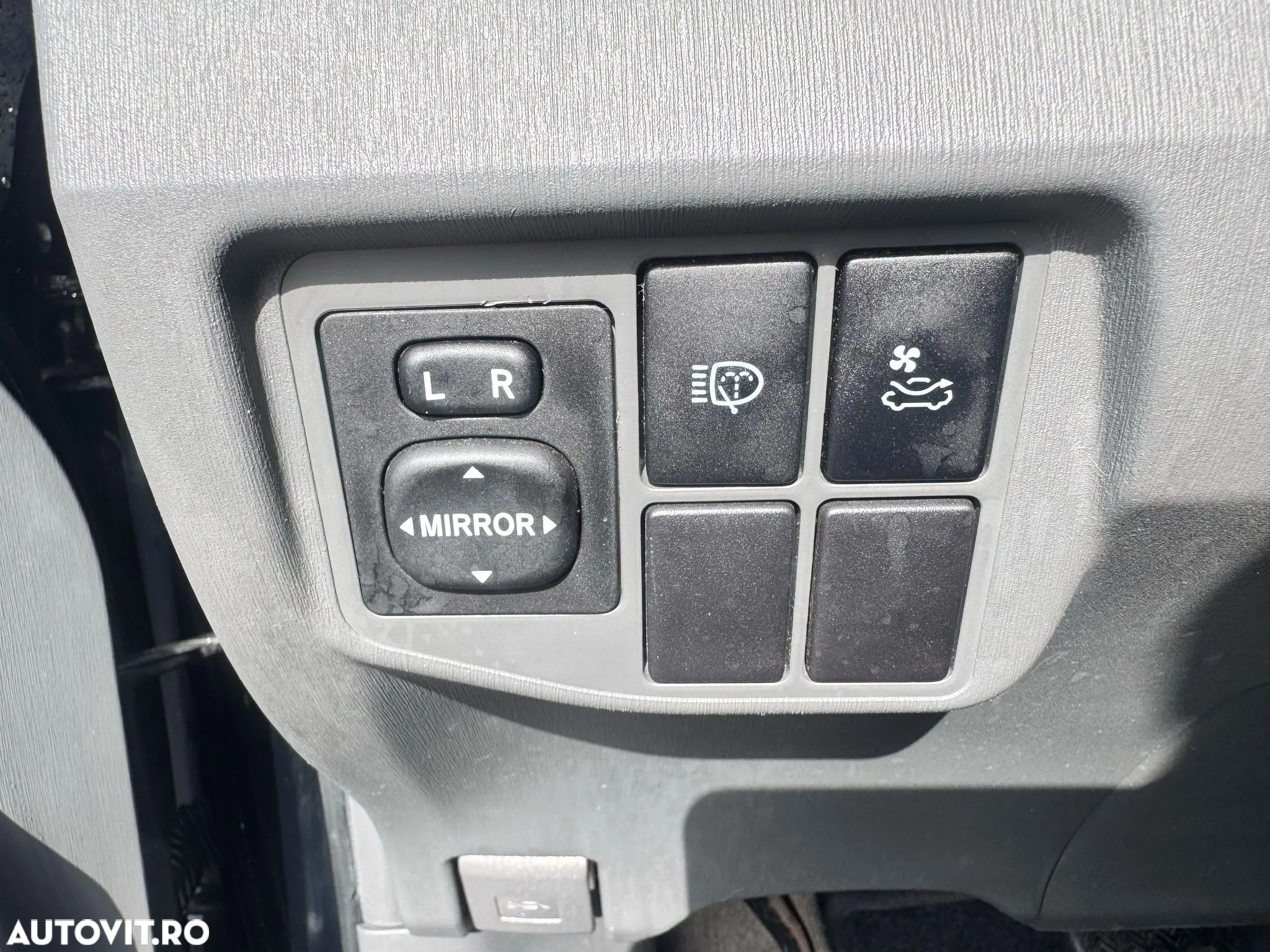 Toyota Prius (Hybrid) Sol Plus - 12