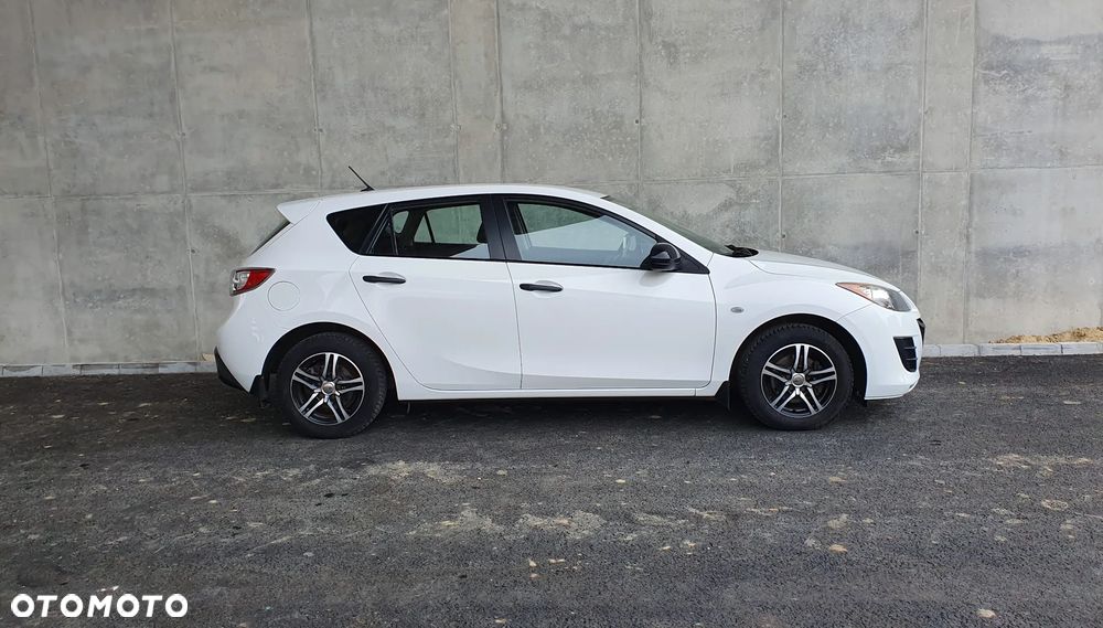 Mazda 3 1.6 Active + - 8