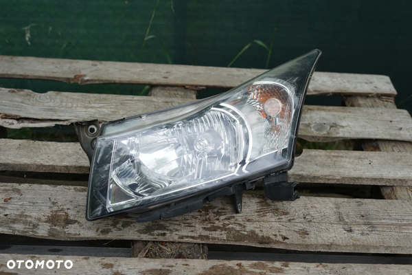 Lampa przód przednia lewa Chevrolet Cruze J300 Anglik