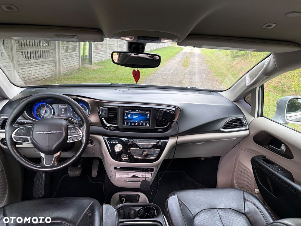 Chrysler Pacifica - 7