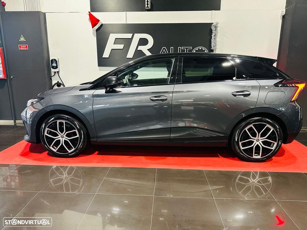 MG MG4 64 kWh Luxury - 11