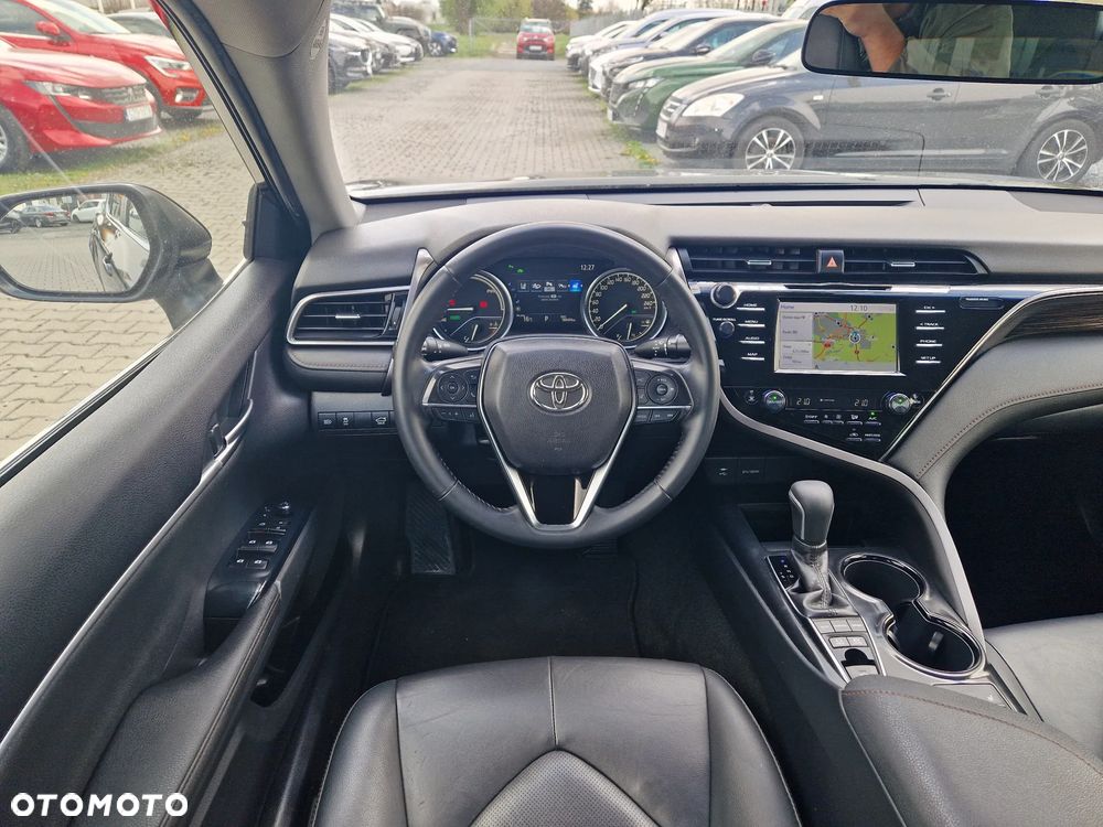 Toyota Camry Luxury - 27