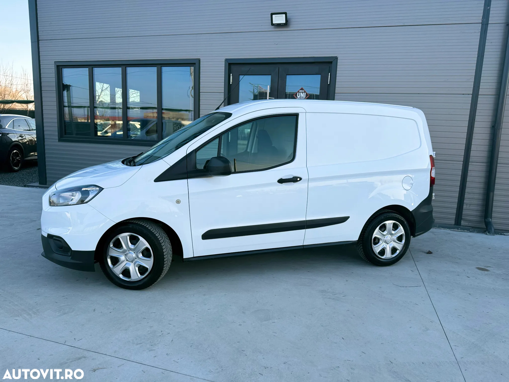 Ford Transit Courier - 7