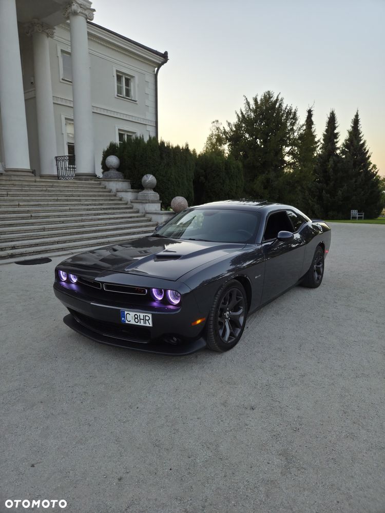 Dodge Challenger - 1