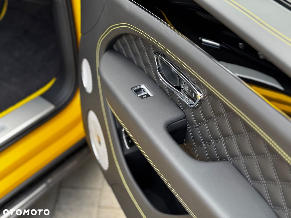 Bentley Bentayga Azure - 16