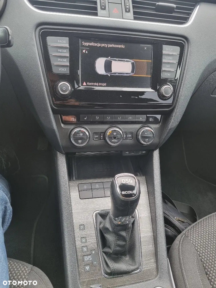 Skoda Octavia Scout 2.0 TDI 4x4 DSG - 8