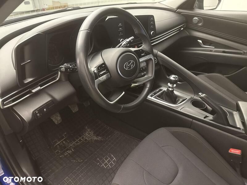 Hyundai Elantra - 10