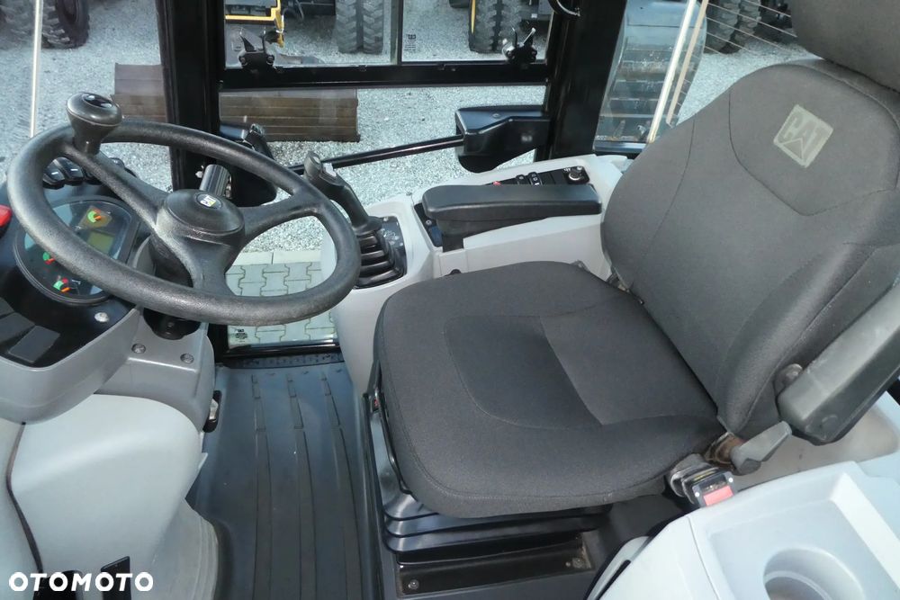 Caterpillar 908M - 20