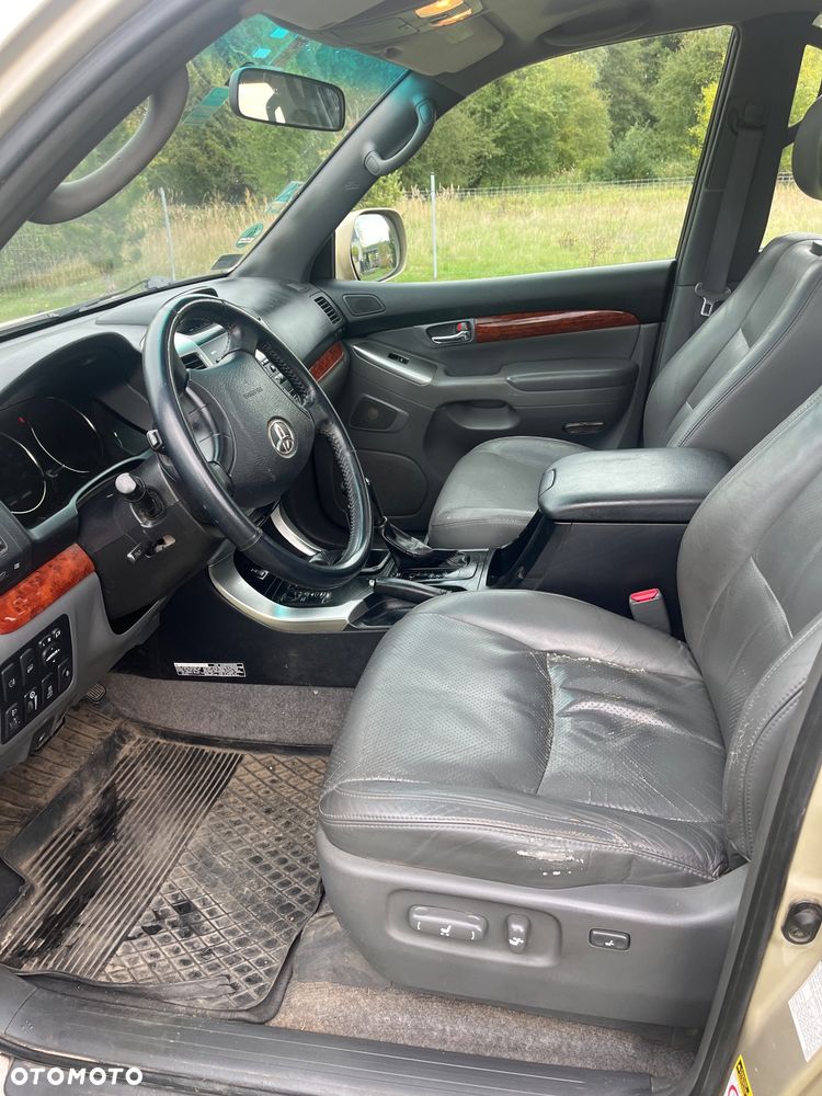 Toyota Land Cruiser - 10