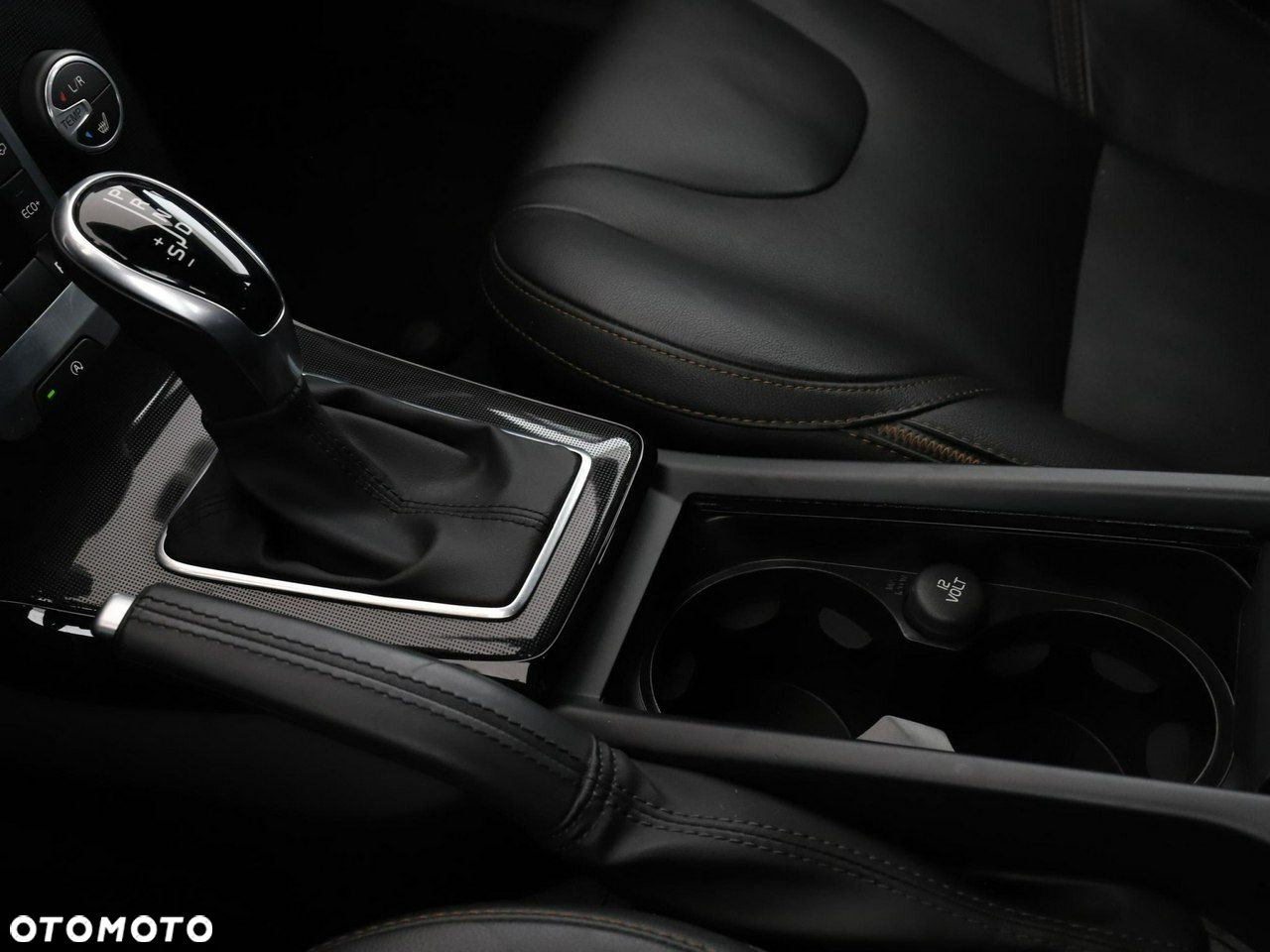 Volvo V40 Cross Country T3 Drive-E Momentum - 28