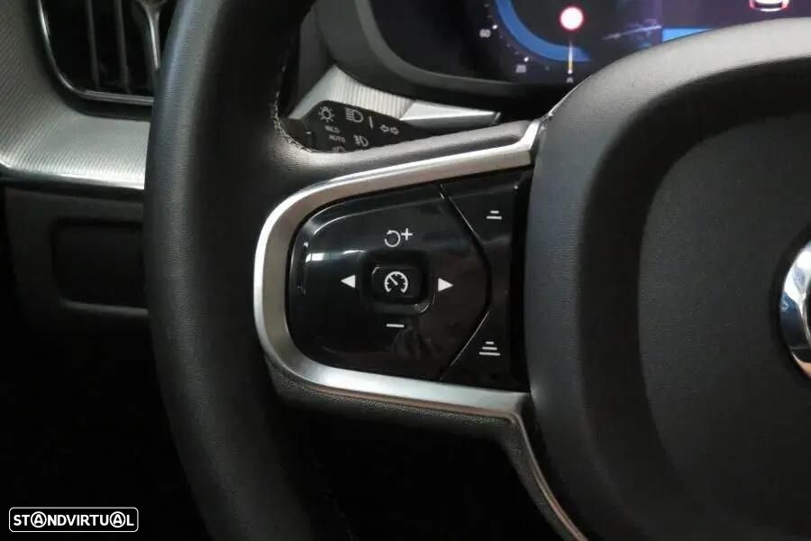 Volvo XC 60 2.0 T6 PHEV Ultimate Dark AWD - 8