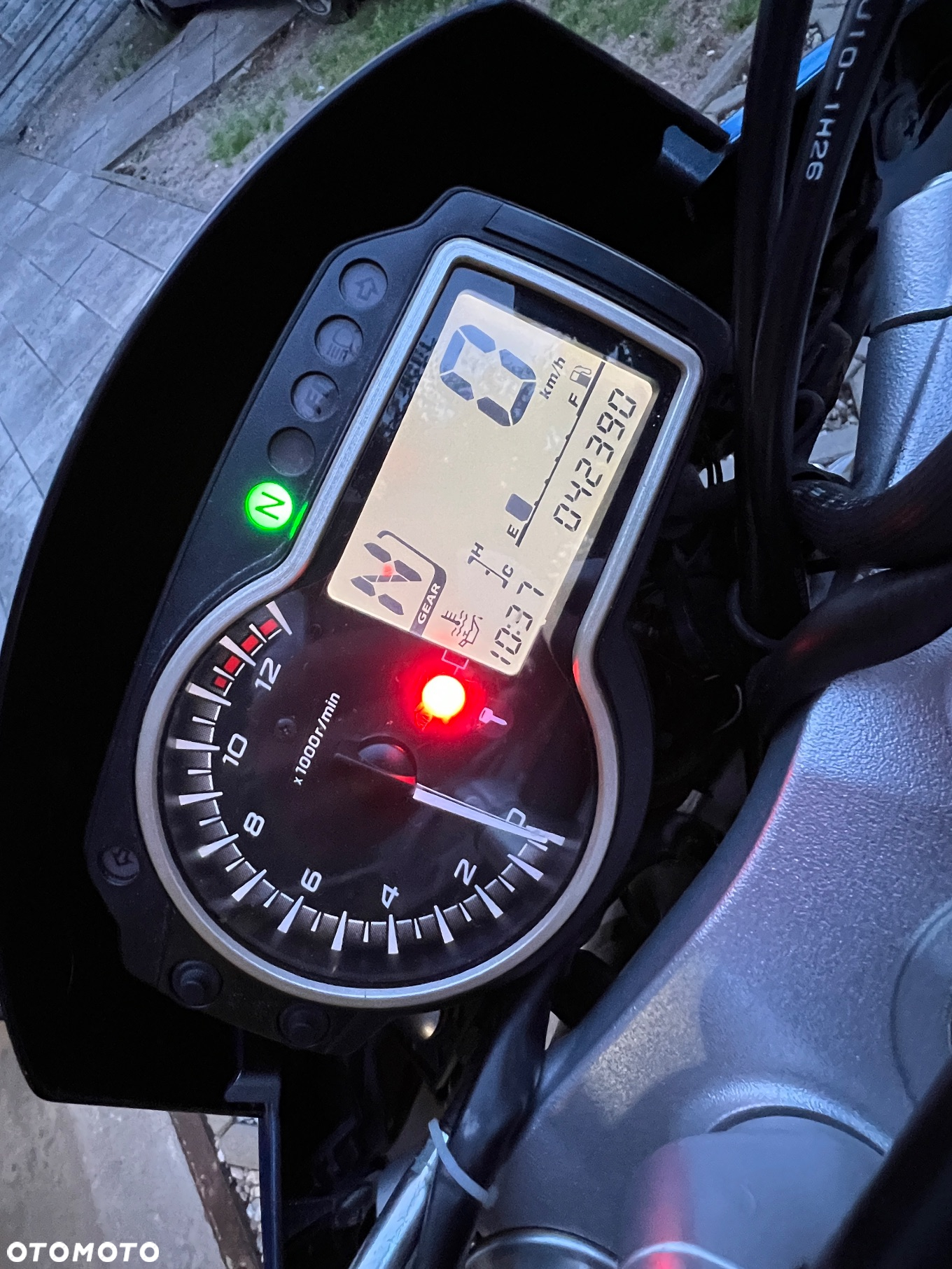 Suzuki GSR - 12