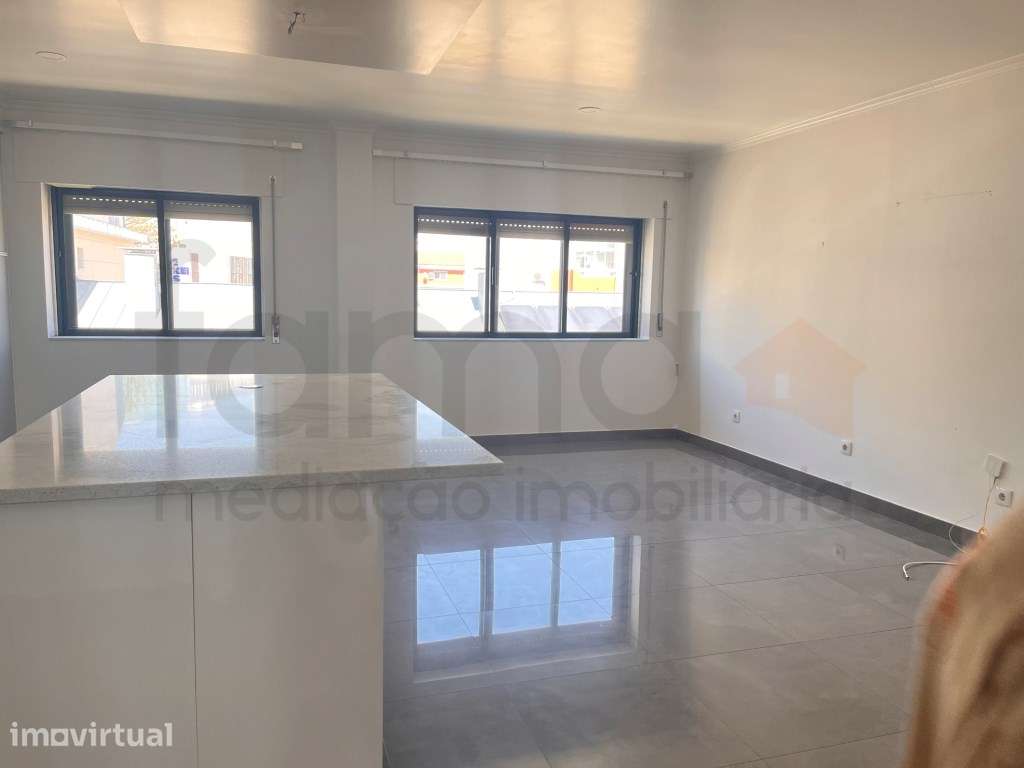 T4+1 no Centro da Amadora ideal para famílias - Grande imagem: 2/32