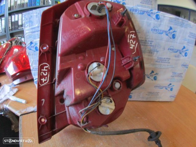 Farol Tras Stop427 CHEVROLET AVEO 2010 1.23 GPL 84CV 5P PRETO ESQ - 2