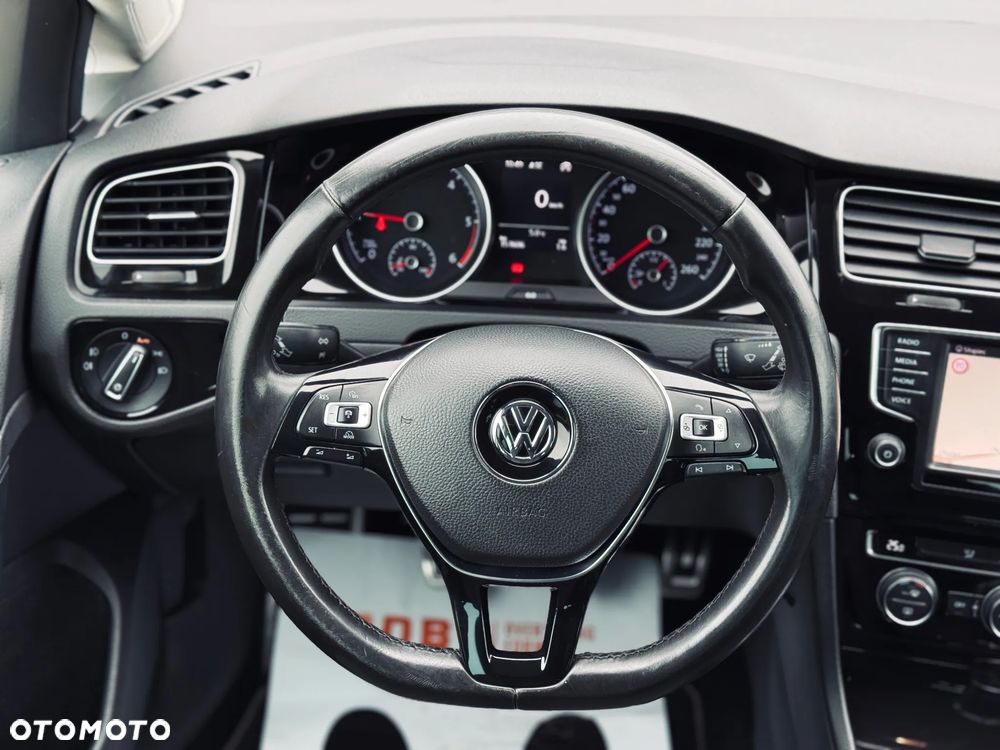 Volkswagen Golf - 23