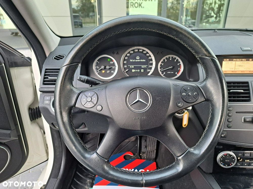 Mercedes-Benz Klasa C 180 BlueEFFICIENCY 7G-TRONIC - 22