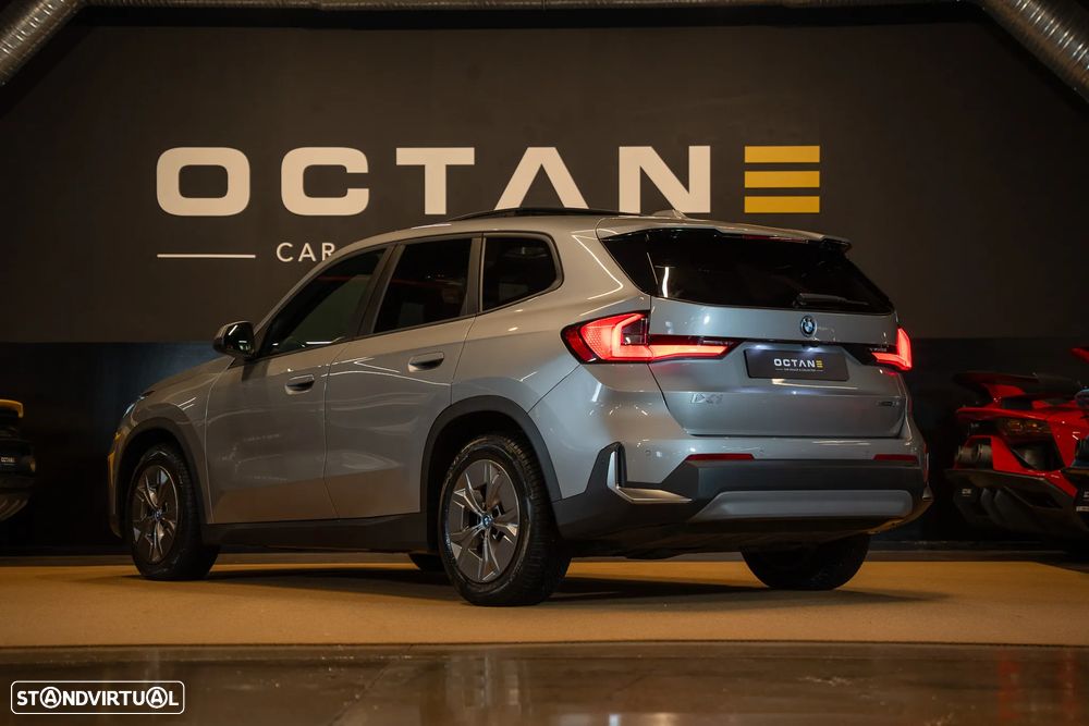 BMW iX1 xDrive30 xLine - 4