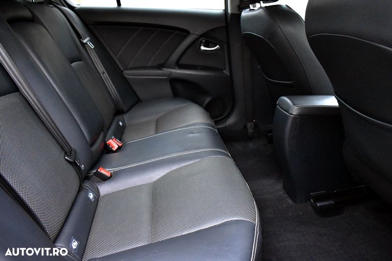 Toyota Avensis 2.0 D-4D Elegance - 16