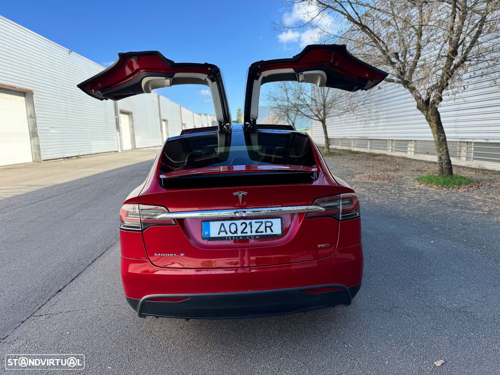 Tesla Model X - 17