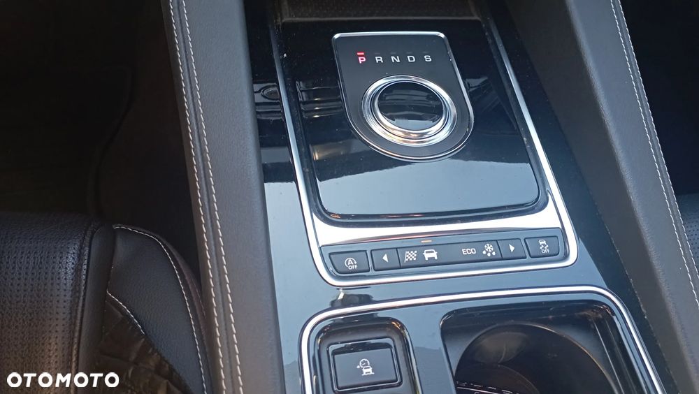 Jaguar F-Pace 2.0 i4D AWD R-Sport - 35
