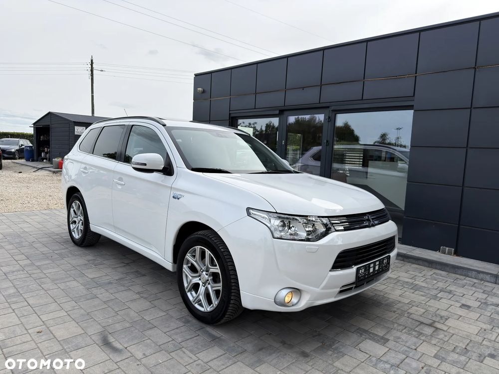 Mitsubishi Outlander Instyle NAVI + - 9