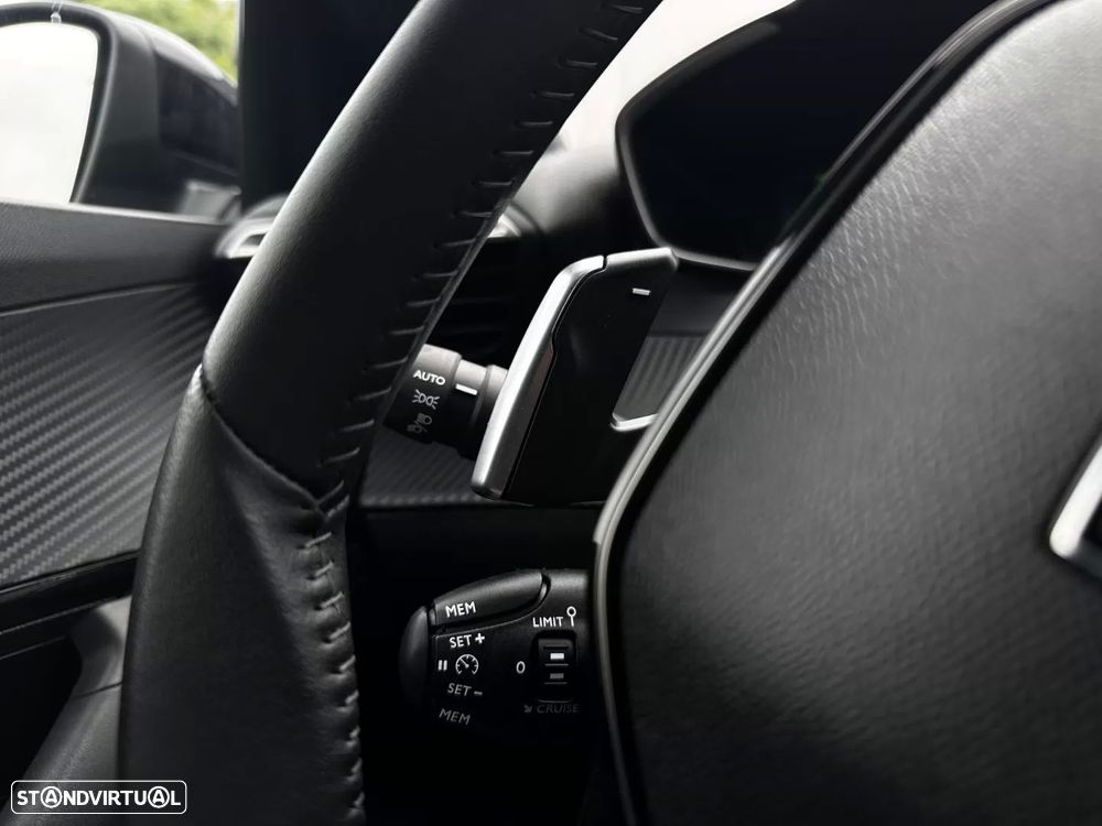 Peugeot 2008 Hybrid 145 e-DSC Allure - 22