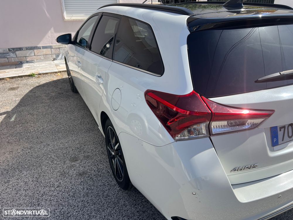Toyota Auris Touring Sports 1.8 HSD Comfort +P.Techno+P.Sport - 4