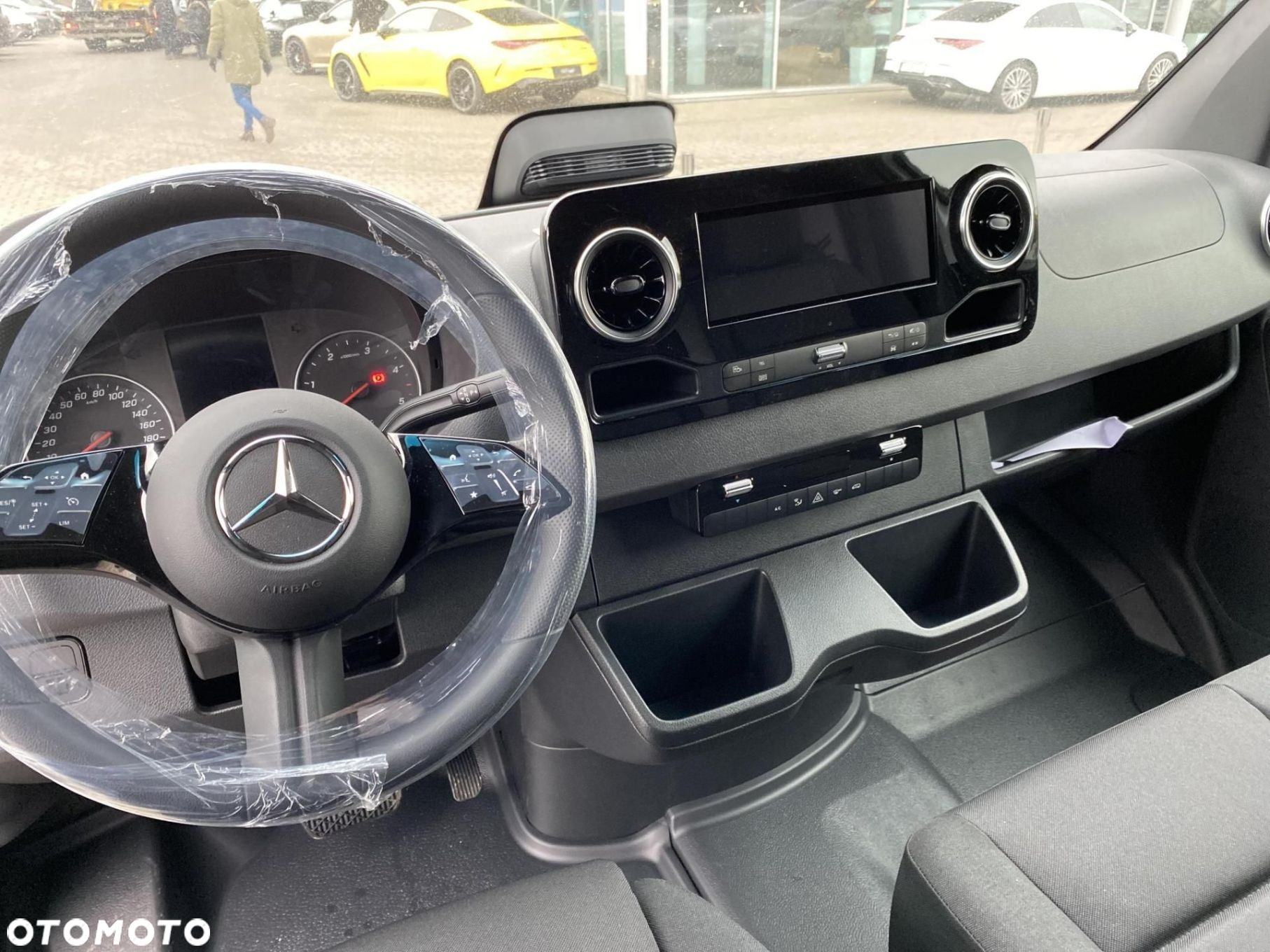 Mercedes-Benz Sprinter - 13