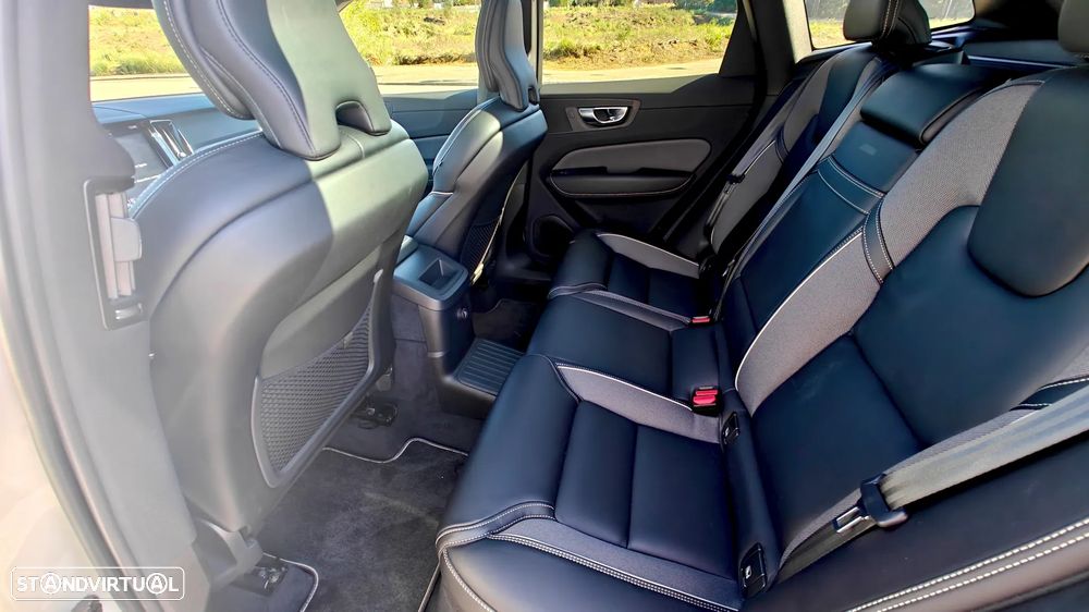 Volvo XC 60 2.0 T8 PHEV R-Design AWD - 22