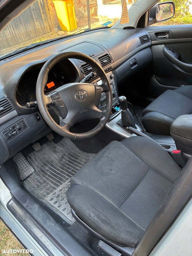 Toyota Avensis 1.8 Sdn. Sol - 10