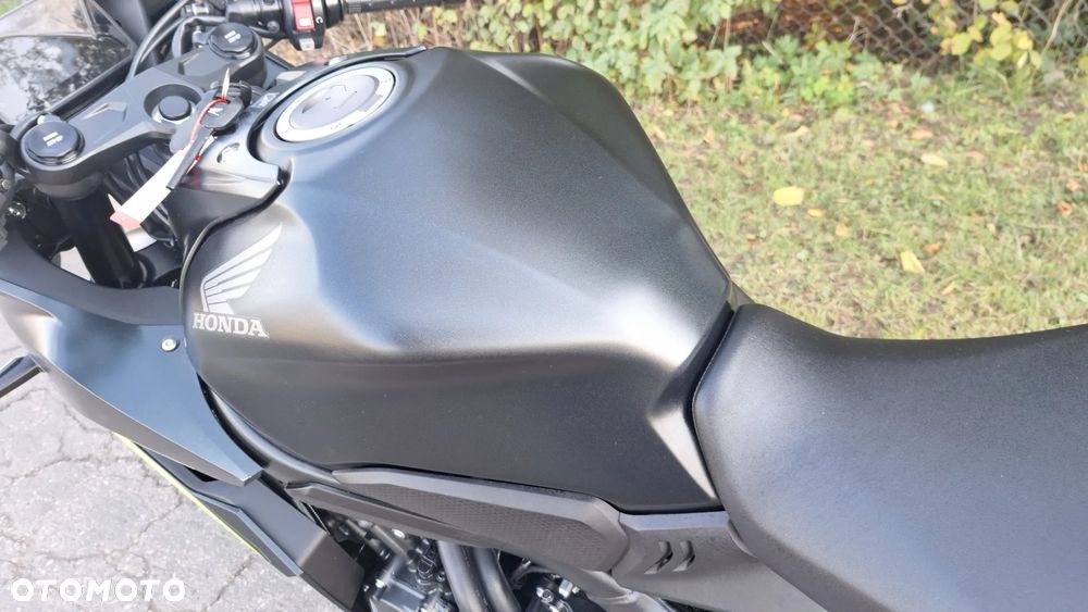 Honda CBR - 32
