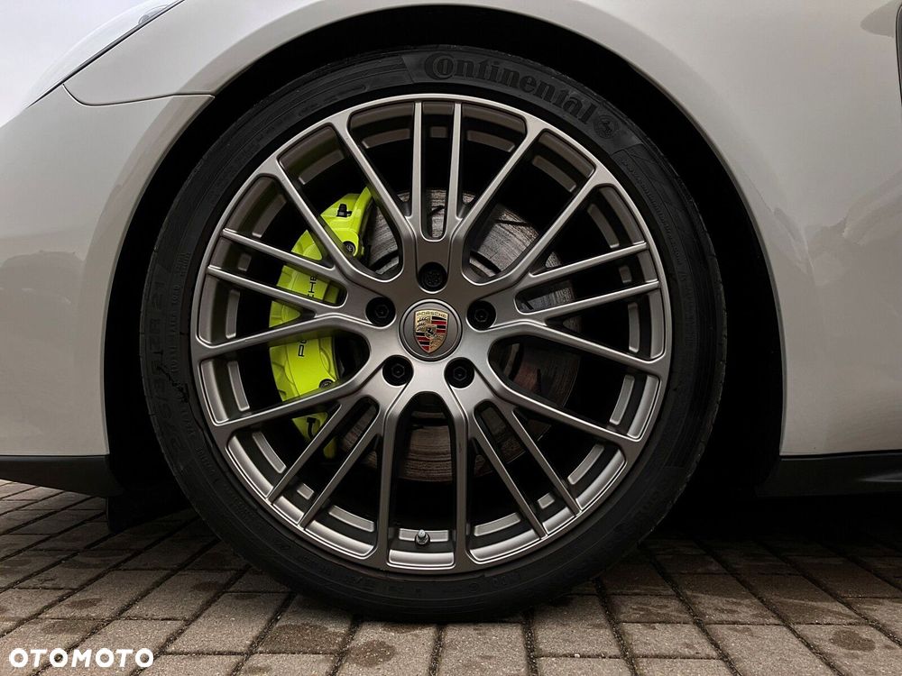 Porsche Panamera - 12