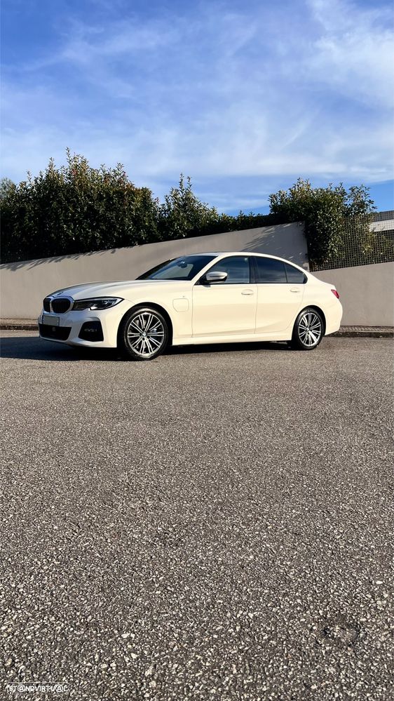 BMW 330 e Touring Pack Desportivo M Pro Auto - 1