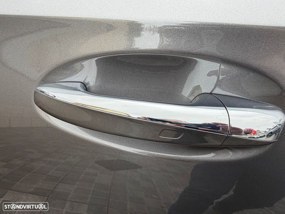 Mercedes-Benz A 250 Limousine e AMG Line - 13