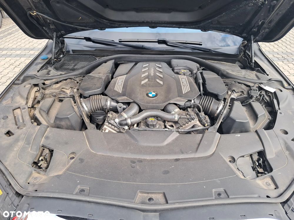 BMW Seria 7 750Li xDrive - 21