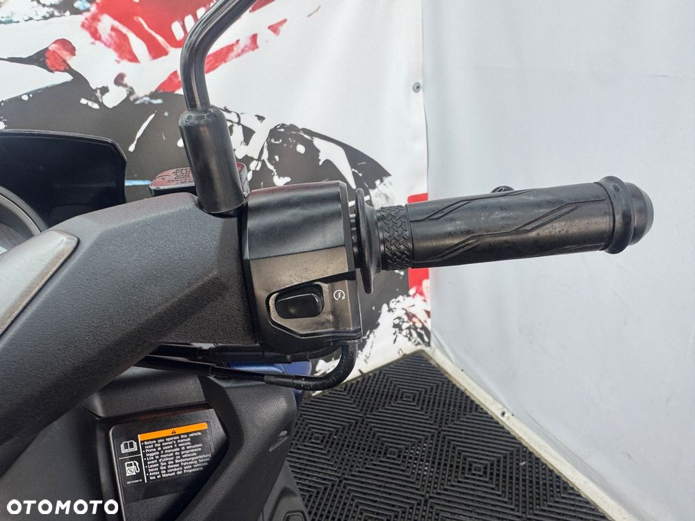 Yamaha NMAX - 24