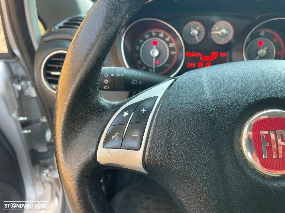 Fiat Punto 1.3 M-Jet Lounge S&S - 27