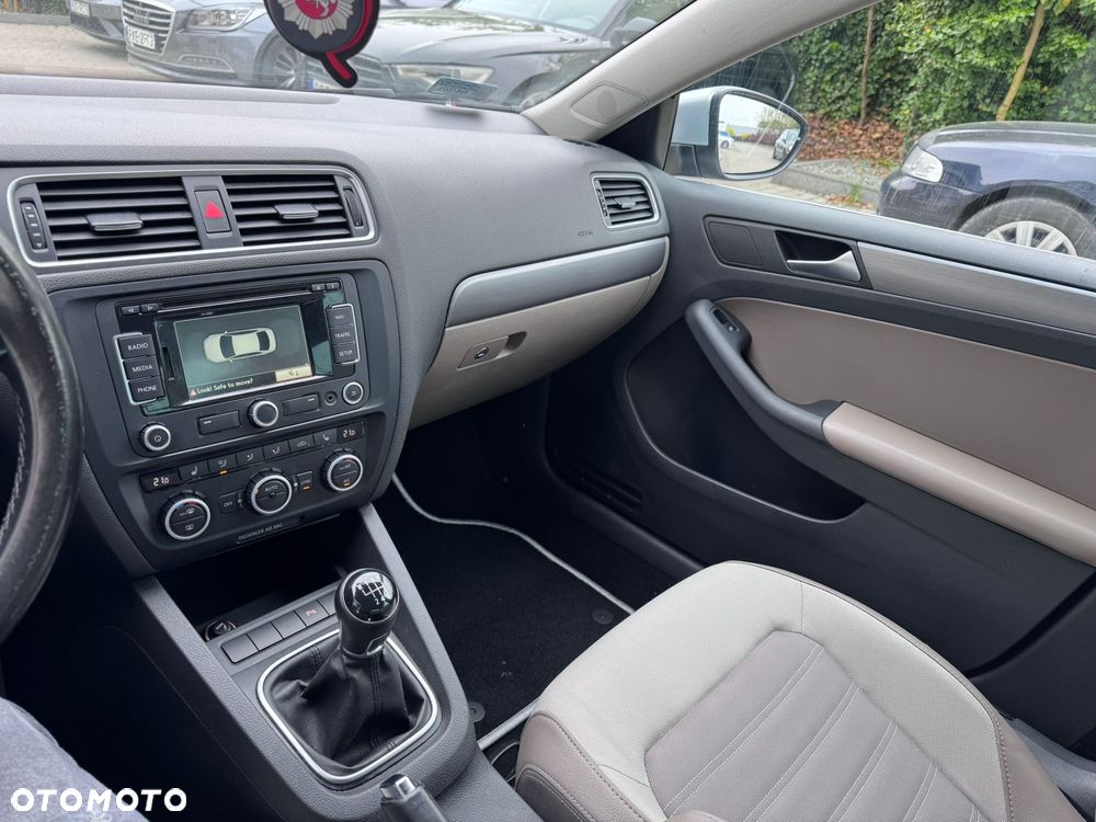 Volkswagen Jetta 2.0 TDI Comfortline - 5