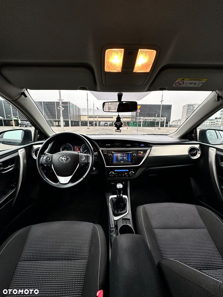Toyota Auris 1.6 Premium - 24