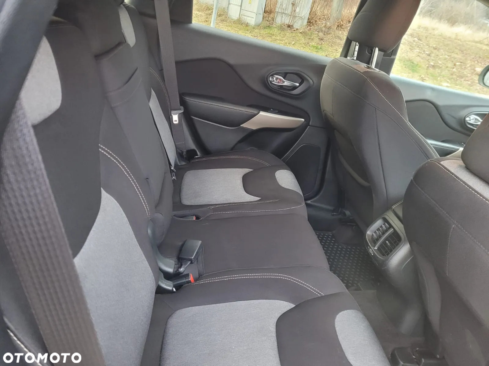 Jeep Cherokee - 15