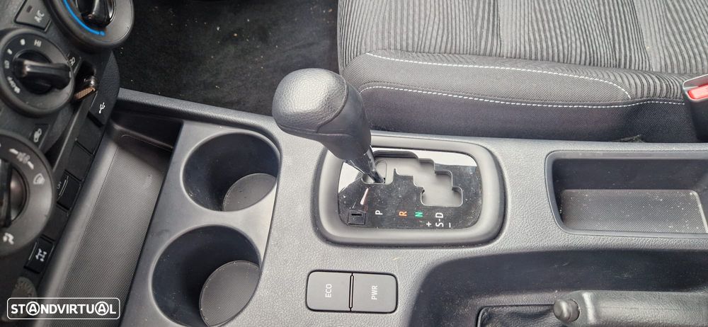 Toyota Hilux 2.4 D-4D 4WD CD CH Aut. - 7