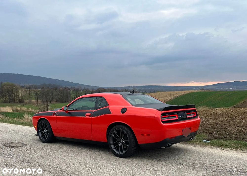 Dodge Challenger - 4
