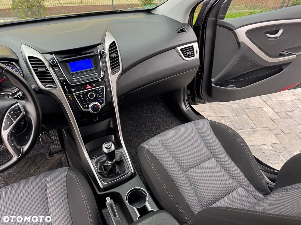 Hyundai i30 blue 1.4 YES Silver - 28