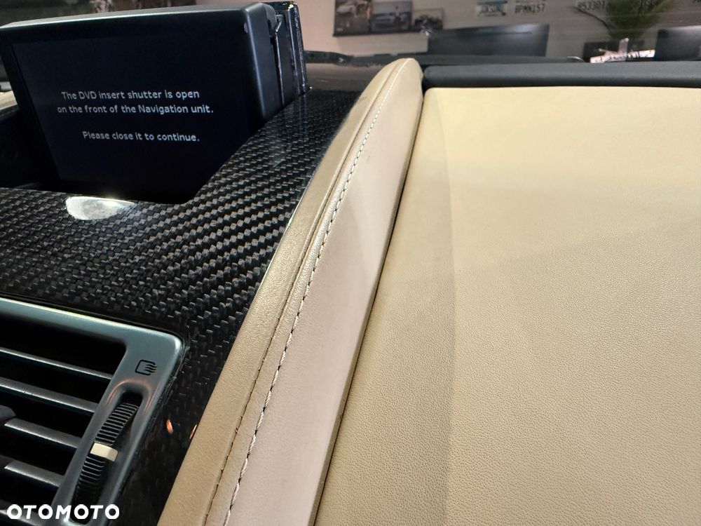 Aston Martin DB9 Standard - 16