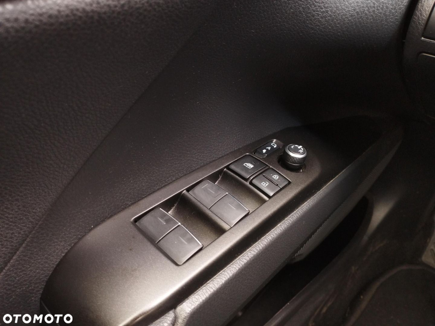 Toyota Camry - 25