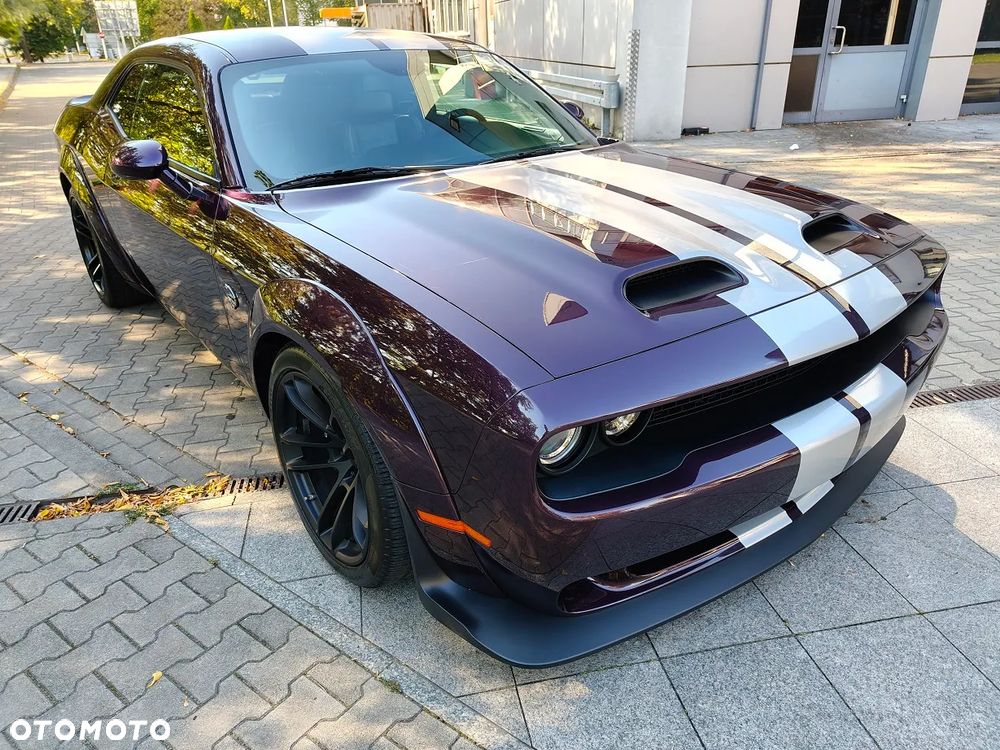Dodge Challenger - 30