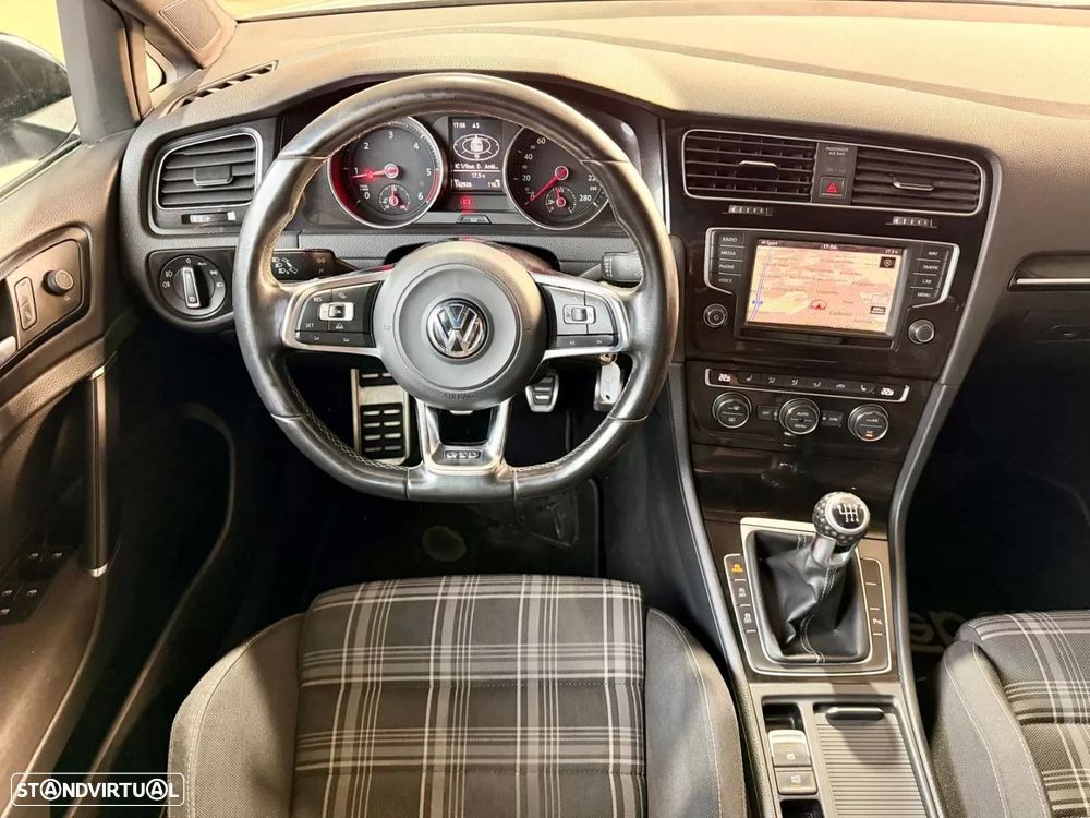 VW Golf 2.0 TDI GTD - 12