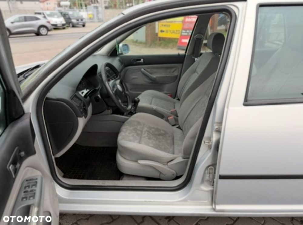 Volkswagen Golf 1.6 - 11